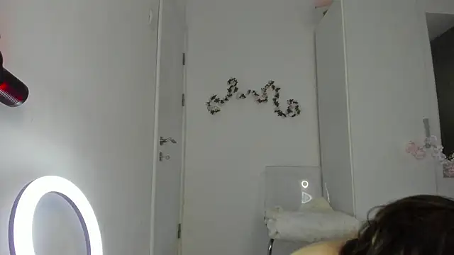 Snapshot of KaylaLaine chatting on September 22, 6:04 am KaylaLaine online show from September 22, 6:04 am