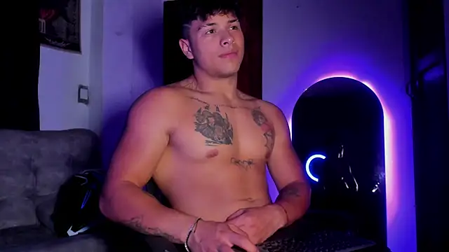 Dominic Biker   online show from May 15, 4:08 am