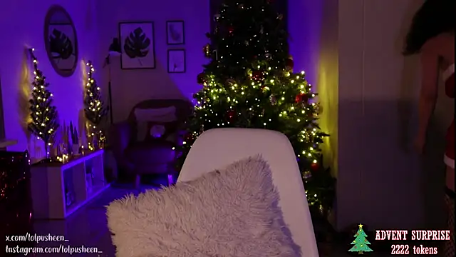 Snapshot of JulietteDee chatting on December 25, 2:14 am JulietteDee online show from December 25, 2:14 am