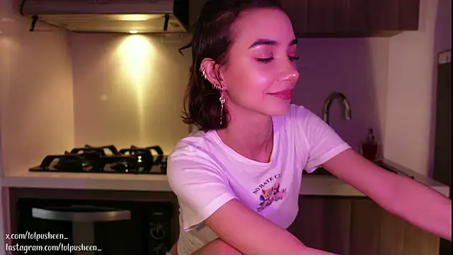 Snapshot of JulietteDee chatting on January 18, 9:55 pm JulietteDee online show from January 18, 9:55 pm