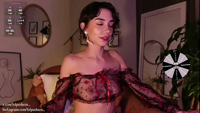 Snapshot of JulietteDee chatting on February 7, 10:20 pm JulietteDee online show from February 7, 10:20 pm