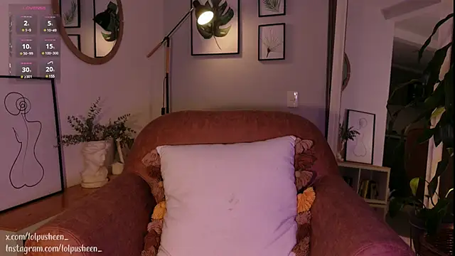 Snapshot of JulietteDee chatting on February 12, 9:33 pm JulietteDee online show from February 12, 9:33 pm