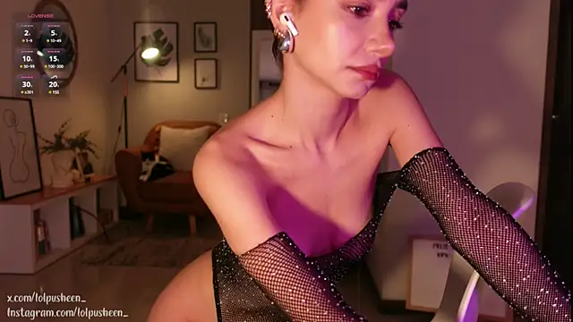 Snapshot of JulietteDee chatting on March 7, 10:43 pm JulietteDee online show from March 7, 10:43 pm