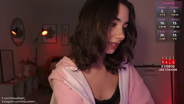 Snapshot of JulietteDee chatting on October 9, 9:57 pm JulietteDee online show from October 9, 9:57 pm