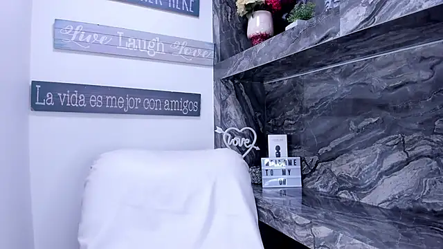 miss danika online show from January 4, 11:00 am
