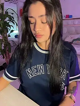 lucianaroy online show from March 15, 11:11 pm