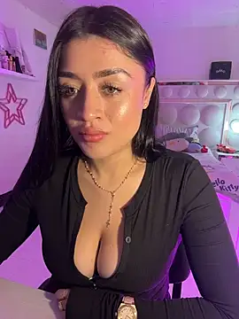 lucianaroy online show from March 18, 5:49 pm