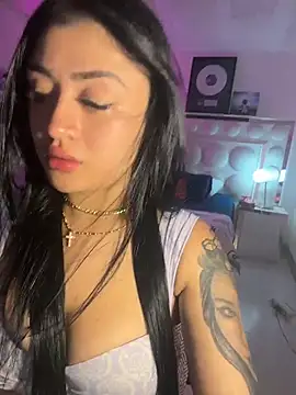 lucianaroy online show from May 23, 11:31 pm
