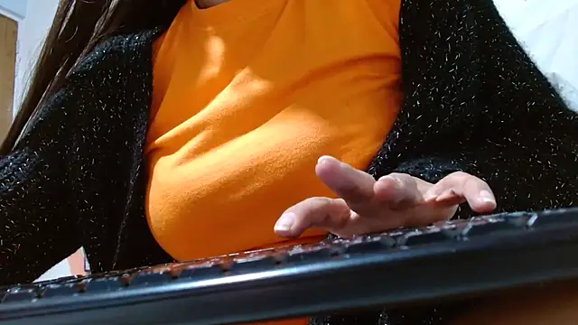 Snapshot of lupita84 chatting on December 15, 10:58 pm lupita84 online show from December 15, 10:58 pm