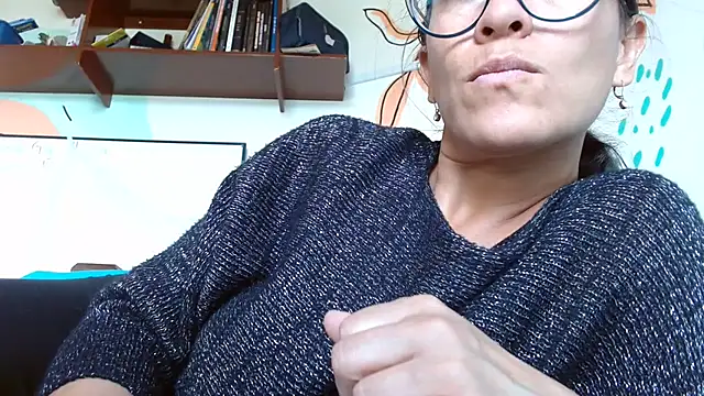 Snapshot of lupita84 chatting on December 21, 6:04 pm lupita84 online show from December 21, 6:04 pm