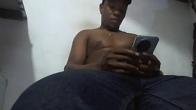 Snapshot of hugo3918_ chatting on October 14, 3:46 pm hugo3918 online show from October 14, 3:46 pm