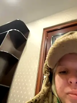 Snapshot of LikaCat chatting on October 15, 3:06 am LikaCat online show from October 15, 3:06 am