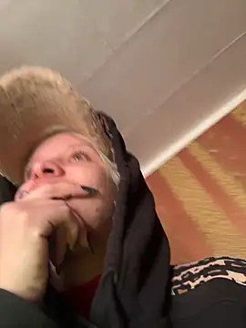 Snapshot of LikaCat chatting on October 16, 3:18 am LikaCat online show from October 16, 3:18 am