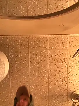 Snapshot of LikaCat chatting on October 17, 3:20 am LikaCat online show from October 17, 3:20 am