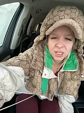 Snapshot of LikaCat chatting on October 25, 1:24 am LikaCat online show from October 25, 1:24 am