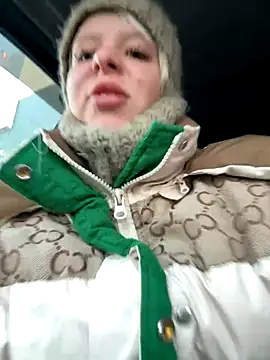 Snapshot of LikaCat chatting on October 31, 1:39 am LikaCat online show from October 31, 1:39 am