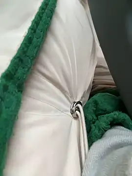 Snapshot of LikaCat chatting on November 6, 2:12 am LikaCat online show from November 6, 2:12 am