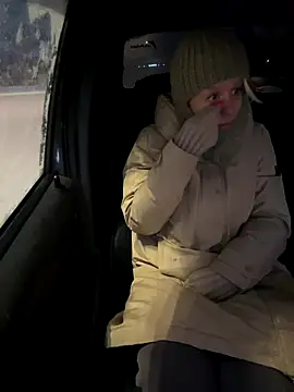 Snapshot of LikaCat chatting on November 15, 1:14 am LikaCat online show from November 15, 1:14 am