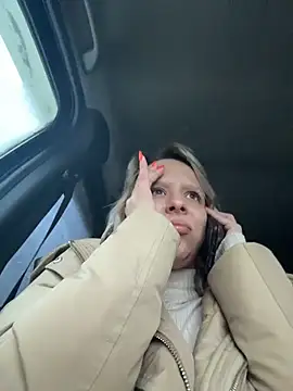 Snapshot of LikaCat chatting on November 26, 2:45 am LikaCat online show from November 26, 2:45 am