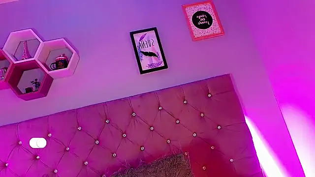 Ashlycuute online show from December 8, 1:46 am