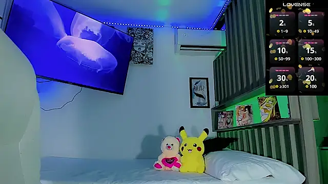 Ashlycuute online show from March 23, 8:48 am