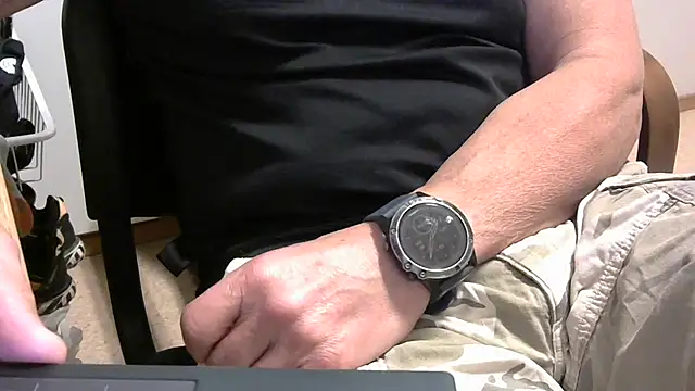 Snapshot of bycho chatting on May 1, 6:07 am bycho online show from May 1, 6:07 am