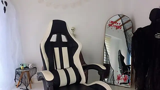 KristennBlue online show from October 23, 4:17 pm