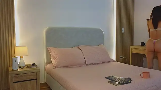 KristennBlue online show from March 6, 2:46 pm