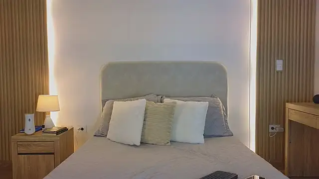 Snapshot of KristennBlue chatting on April 14, 12:33 pm KristennBlue online show from April 14, 12:33 pm