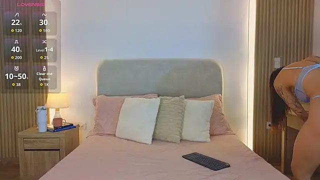 Snapshot of KristennBlue chatting on June 6, 5:17 pm KristennBlue online show from June 6, 5:17 pm