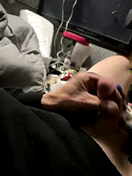 Snapshot of Followthepiper chatting on September 24, 7:01 am Followthepiper online show from September 24, 7:01 am