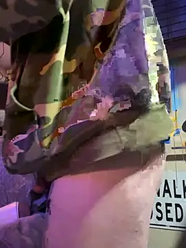 Snapshot of Followthepiper chatting on November 24, 4:34 am Followthepiper online show from November 24, 4:34 am