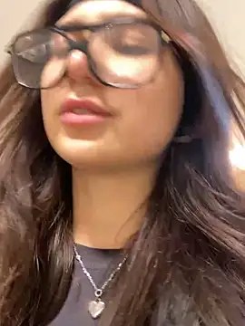 QuitieLia online show from December 6, 2:17 pm