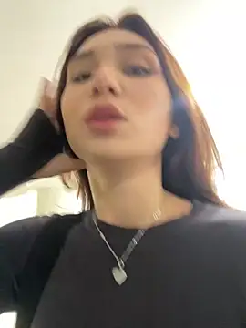 QuitieLia online show from December 12, 3:27 pm