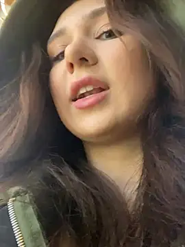 QuitieLia online show from December 16, 3:11 pm