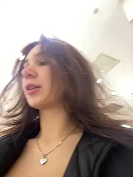 QuitieLia online show from December 23, 8:22 am