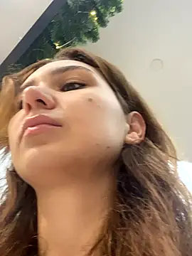 QuitieLia online show from November 26, 8:26 am