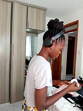 petiteebony 81 online show from January 16, 7:28 am