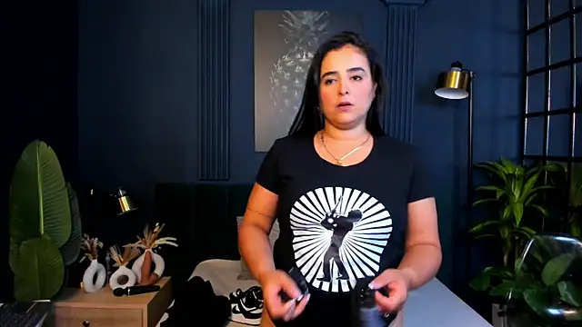 Snapshot of taylor_bennet chatting on February 5, 6:26 pm taylor bennet online show from February 5, 6:26 pm