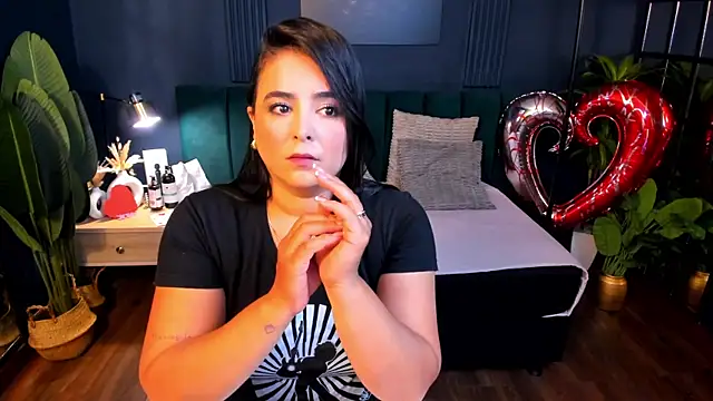 Snapshot of taylor_bennet chatting on February 13, 7:10 pm taylor bennet online show from February 13, 7:10 pm