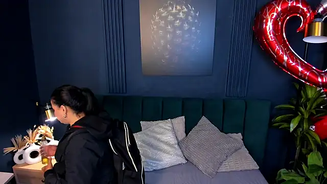 Snapshot of taylor_bennet chatting on February 18, 12:06 pm taylor bennet online show from February 18, 12:06 pm