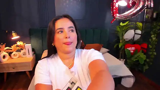 Snapshot of taylor_bennet chatting on February 21, 7:10 pm taylor bennet online show from February 21, 7:10 pm