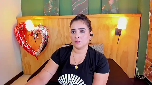 Snapshot of taylor_bennet chatting on February 23, 6:23 pm taylor bennet online show from February 23, 6:23 pm