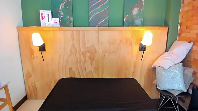 Snapshot of taylor_bennet chatting on March 18, 12:14 pm taylor bennet online show from March 18, 12:14 pm