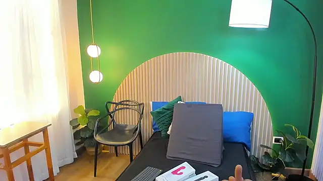 Snapshot of taylor_bennet chatting on September 28, 12:10 pm taylor bennet online show from September 28, 12:10 pm