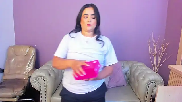 Snapshot of taylor_bennet chatting on October 14, 7:03 pm taylor bennet online show from October 14, 7:03 pm