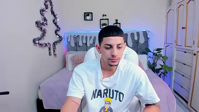 Snapshot of Alex_cute77 chatting on December 6, 12:16 pm Alex cute77 online show from December 6, 12:16 pm