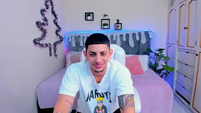 Snapshot of Alex_cute77 chatting on December 6, 3:22 pm Alex cute77 online show from December 6, 3:22 pm