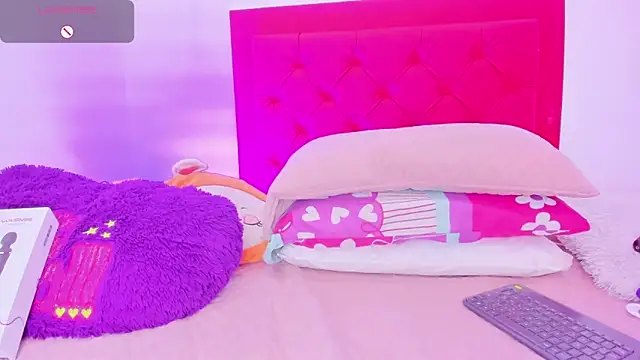 Sofia Girl  online show from December 12, 6:47 am