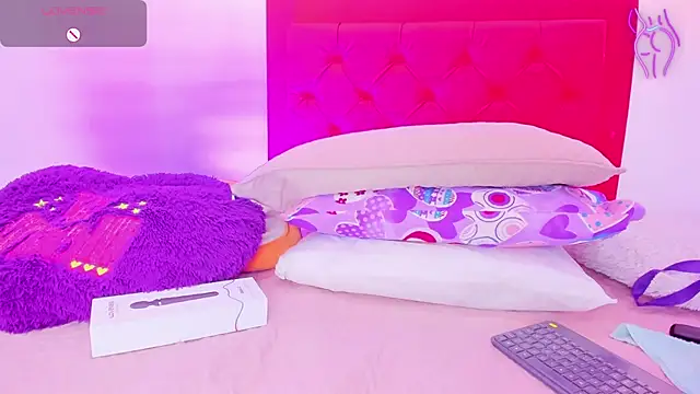 Sofia Girl  online show from December 15, 7:46 am